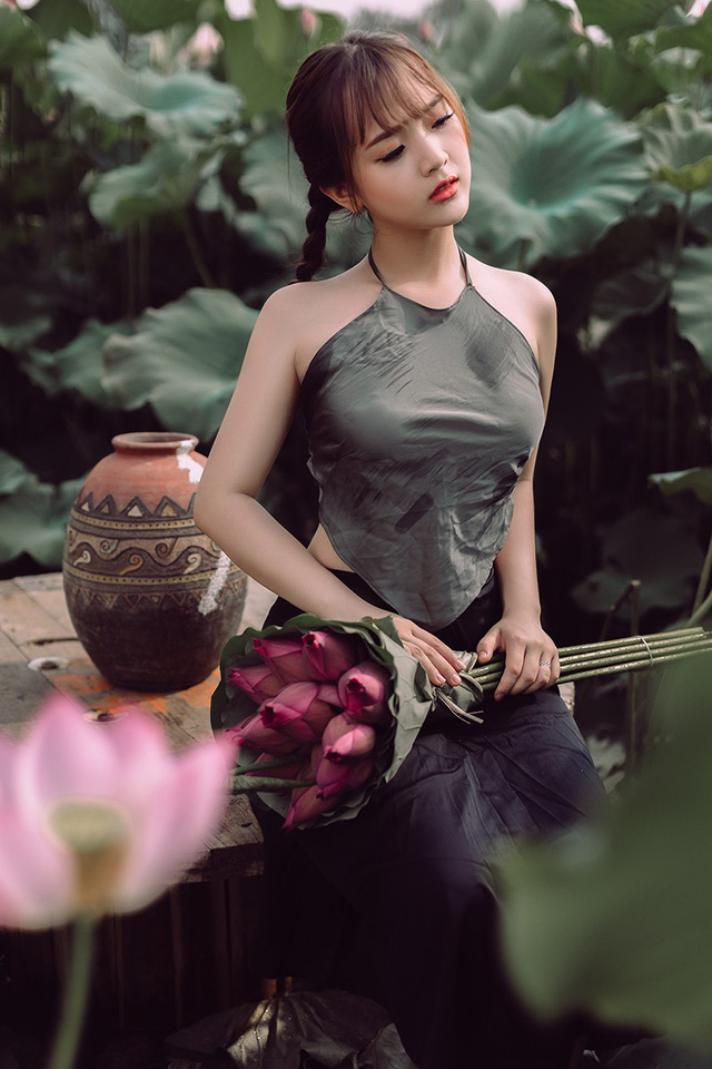 man-nhan-voi-bo-anh-diu-dang-ben-sen-cua-chinh-tay (10)