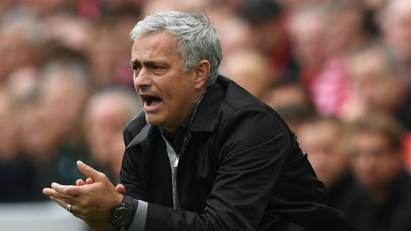 Huyền thoại MU ngán ngẩm với HLV Mourinho