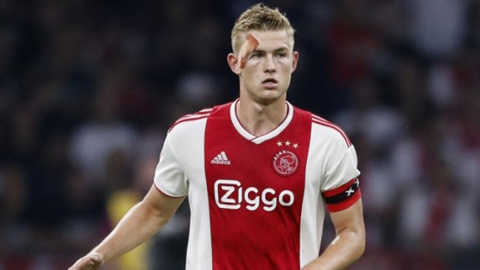 De Ligt cũng muốn theo chân De Jong gia nhập Barca